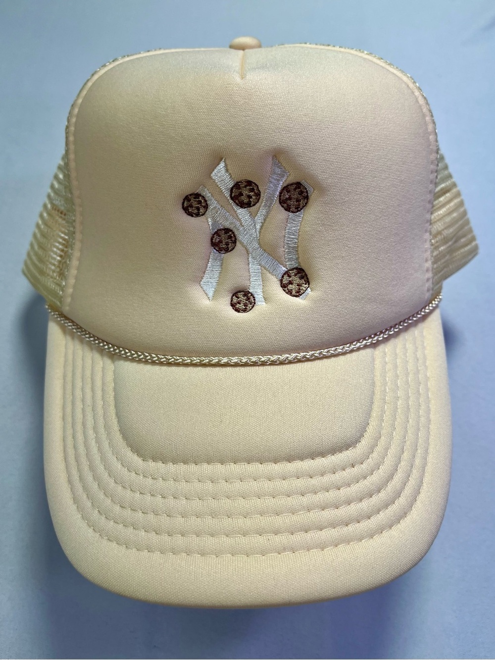 New York Yankees Cream Tan Cookies & Cream Trucker Baseball Hat